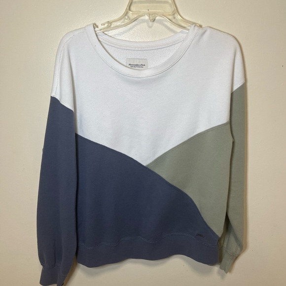 Abercrombie & Fitch Sweaters - Abercrombie and Fitch Colorblock Sweatshirt in White, Blue, and Gray